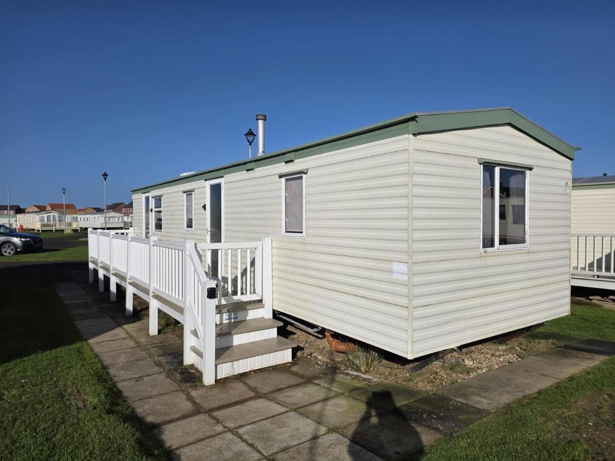 A13 The Chase 8 Berth: caravan with decking
