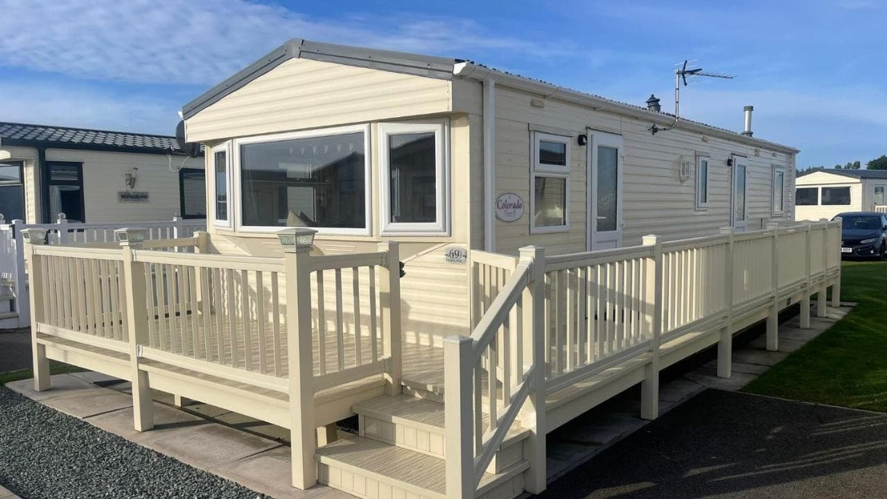 PG69 Golden Palm 8 Berth with Decking: caravan with decking